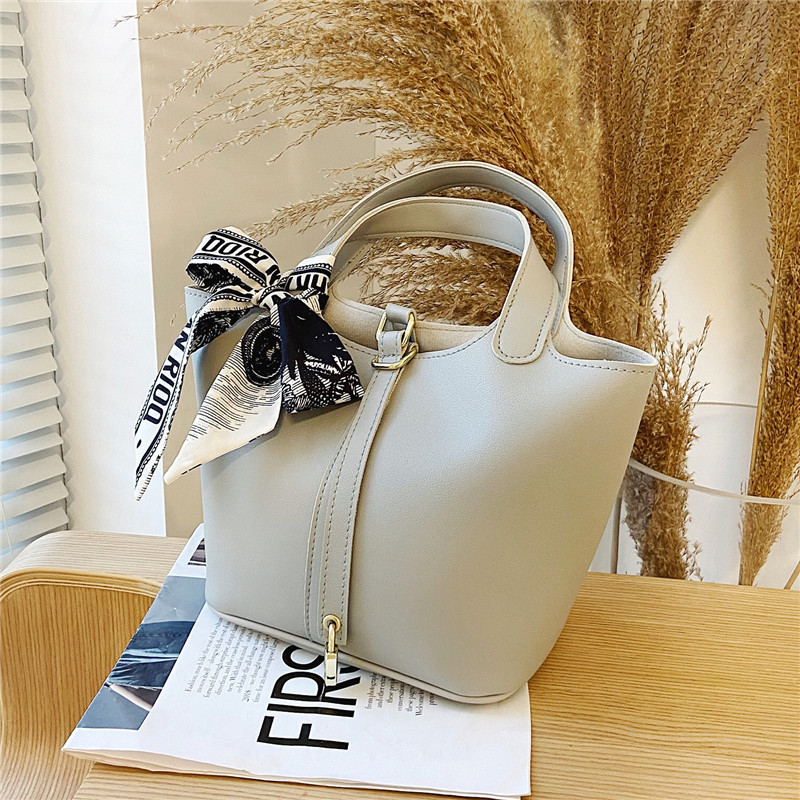 2021 New Women's Bag Fashion Bride Wedding Bag Vegetable Basket Bag Bucket Bag Simple Female Style Textured Handbag