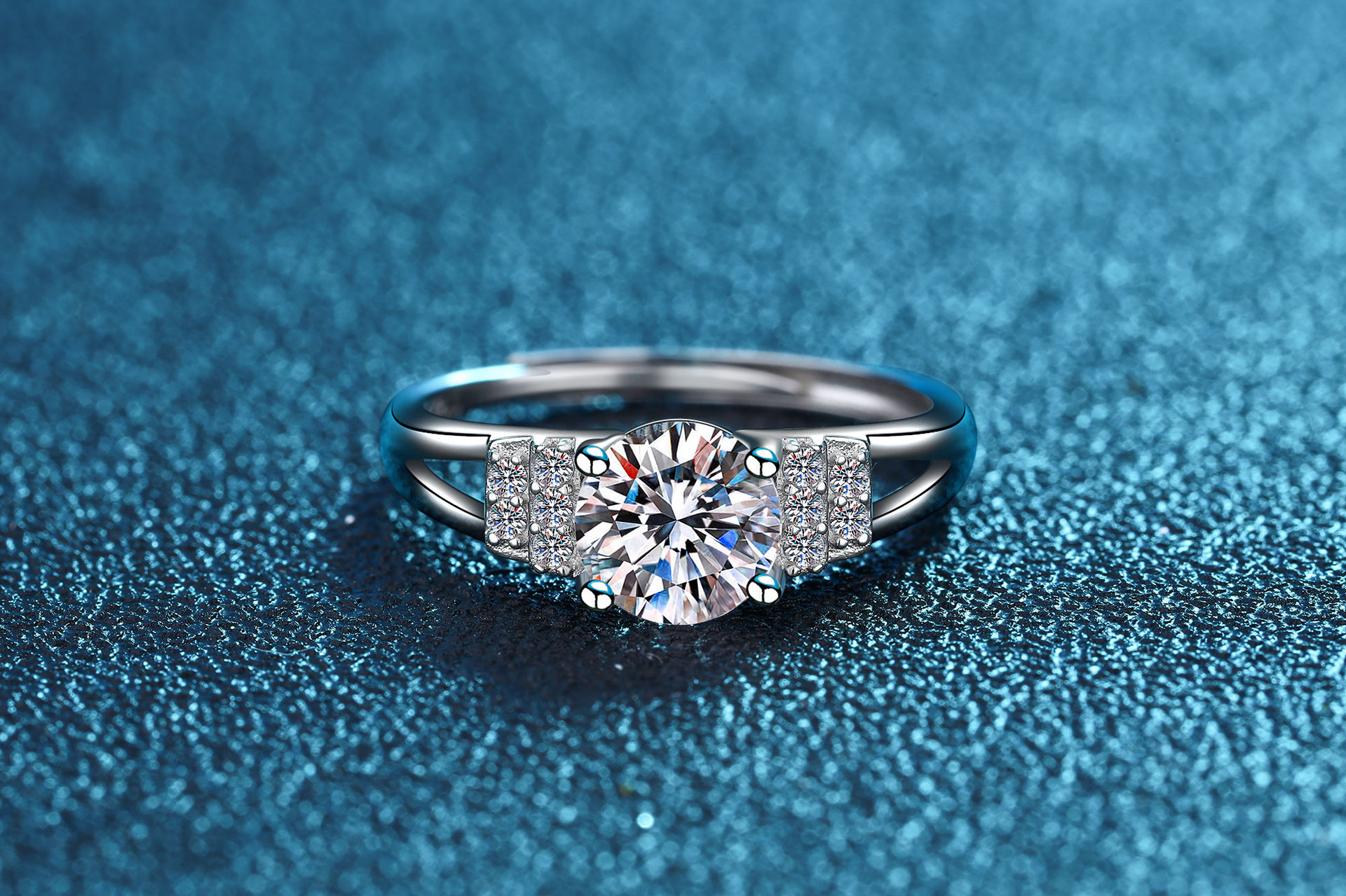 925银简约真爱戒指女潮流一克拉四爪镶嵌开口戒时尚双臂情侣钻戒