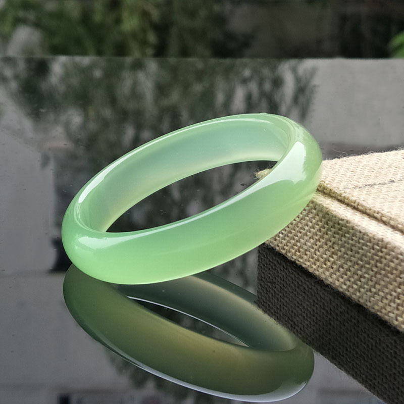 冰种葡萄绿玛瑙手镯巴西果绿色玉髓镯子女款清水色贵妃手镯首饰品