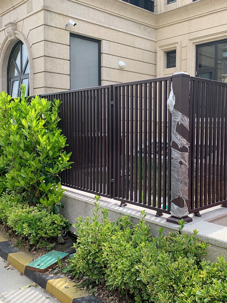 现代铝艺护栏 上海16年工厂 铝合金栏杆院子围墙花园围栏别墅栅栏