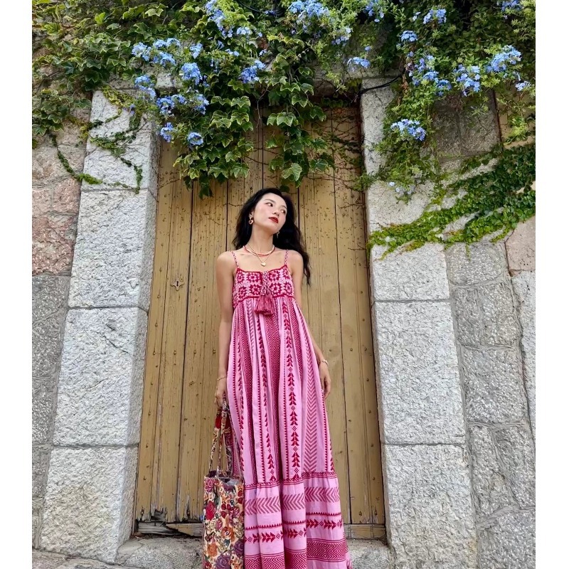 云南大理丽江旅游穿搭女装民族风刺绣西双版纳海边度假吊带连衣裙