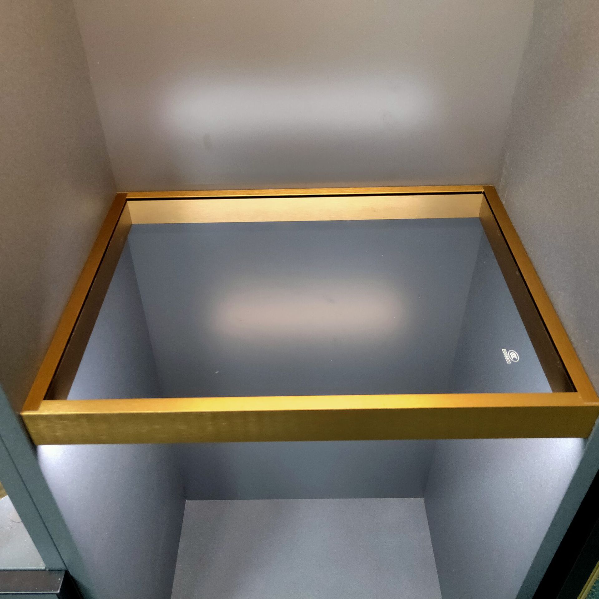 橱柜衣柜酒柜展示柜金色铝框玻璃led层板灯定制一件起定佛山厂家