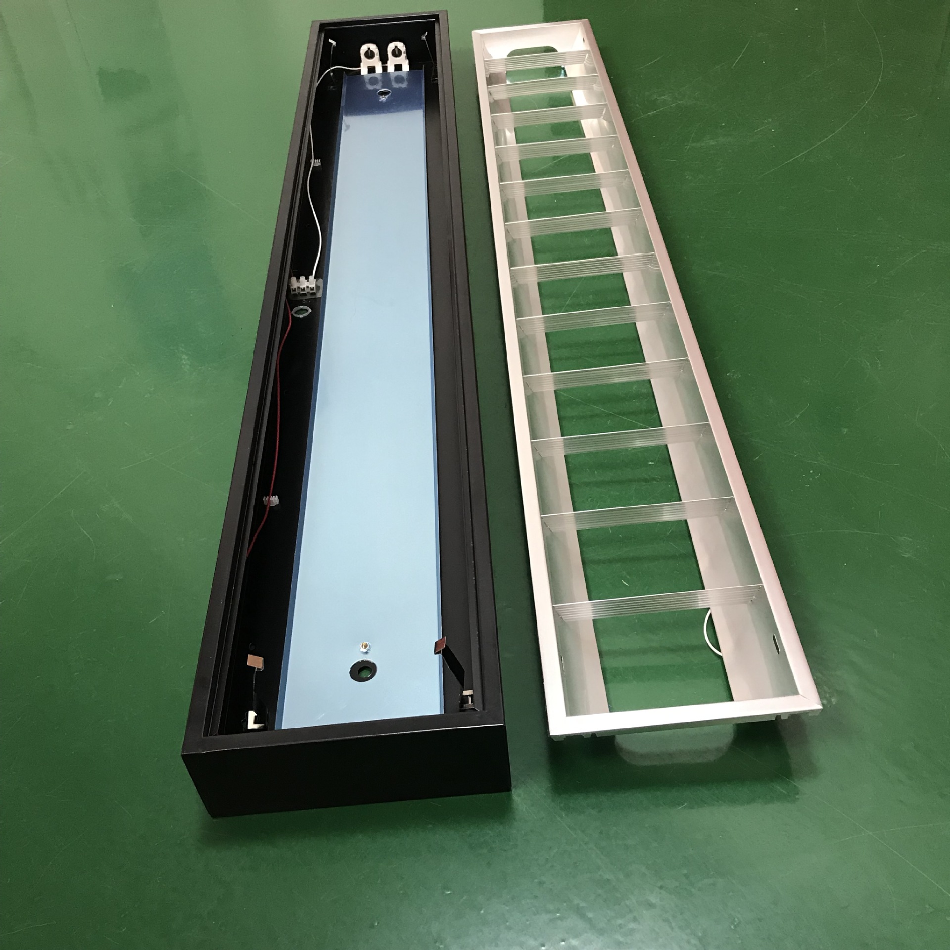 0成交1个t8灯盘支架嵌入式双管格栅灯罩应急led格栅灯太空灯盘相似