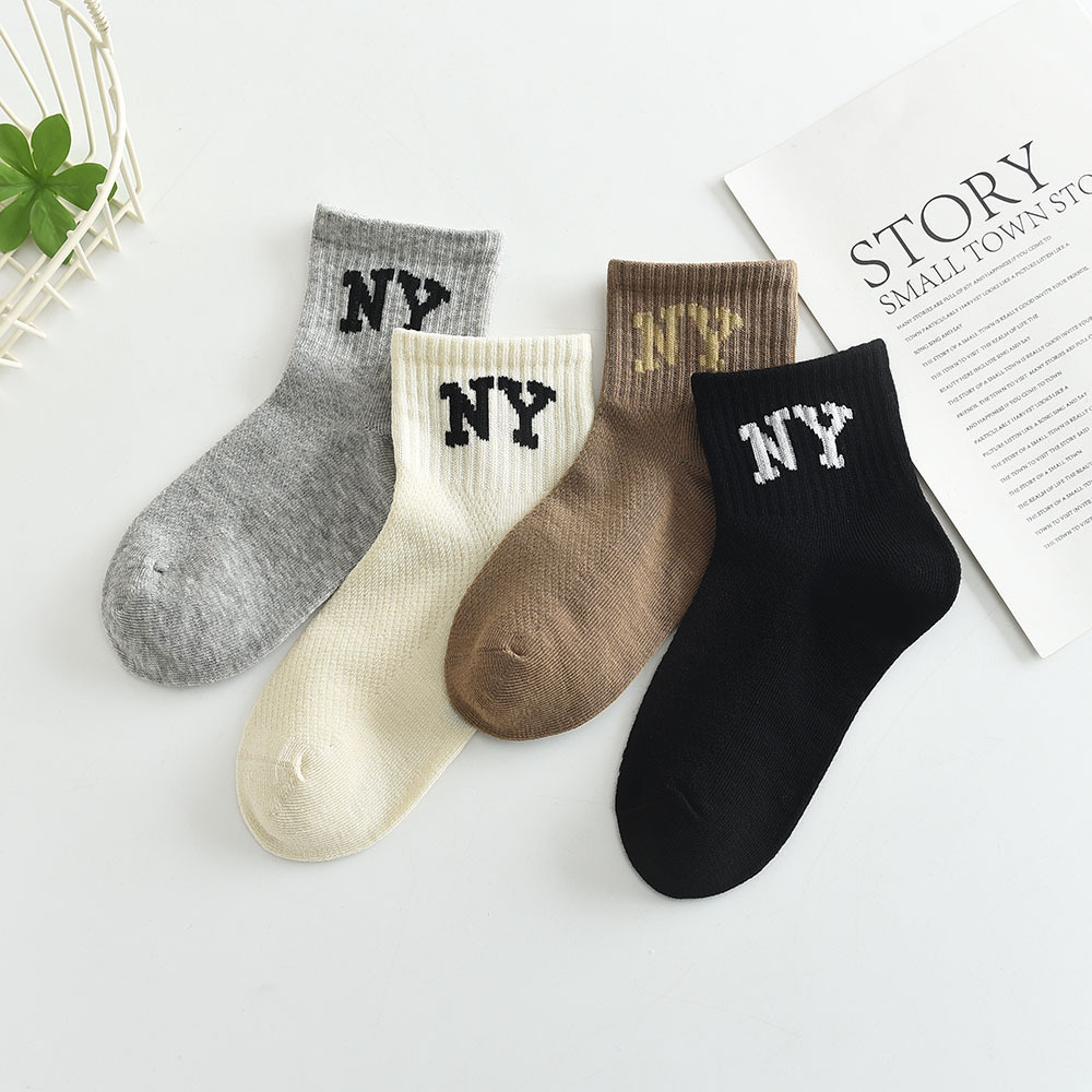 卢米亚24年春夏儿童袜子批发男女童休闲无骨运动棉袜学生字母筒袜