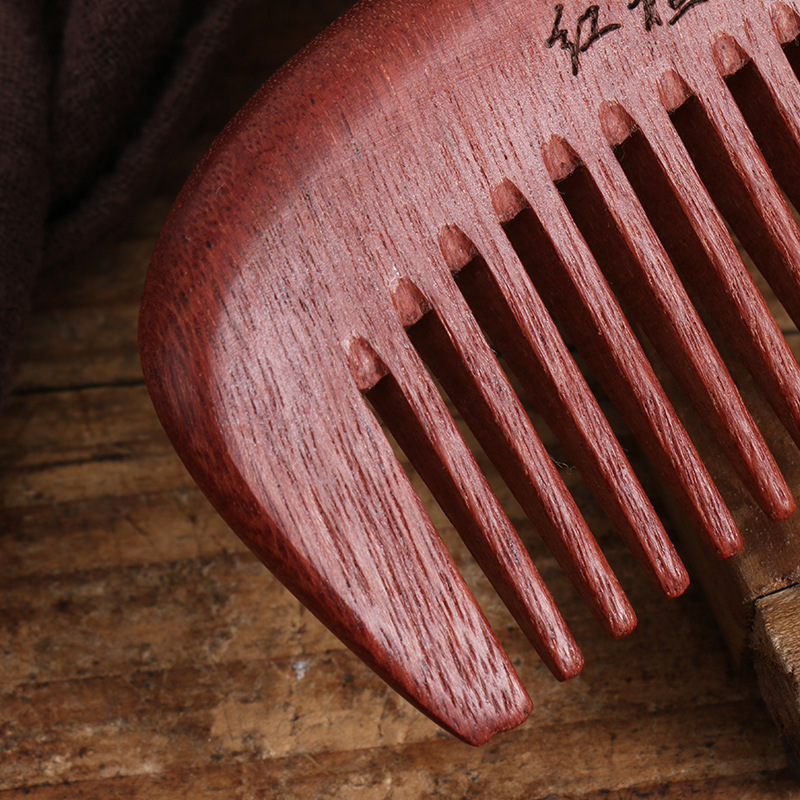 厂家批发可印字红檀柄梳 便携式红檀木梳女柄梳 礼品定制柄梳子