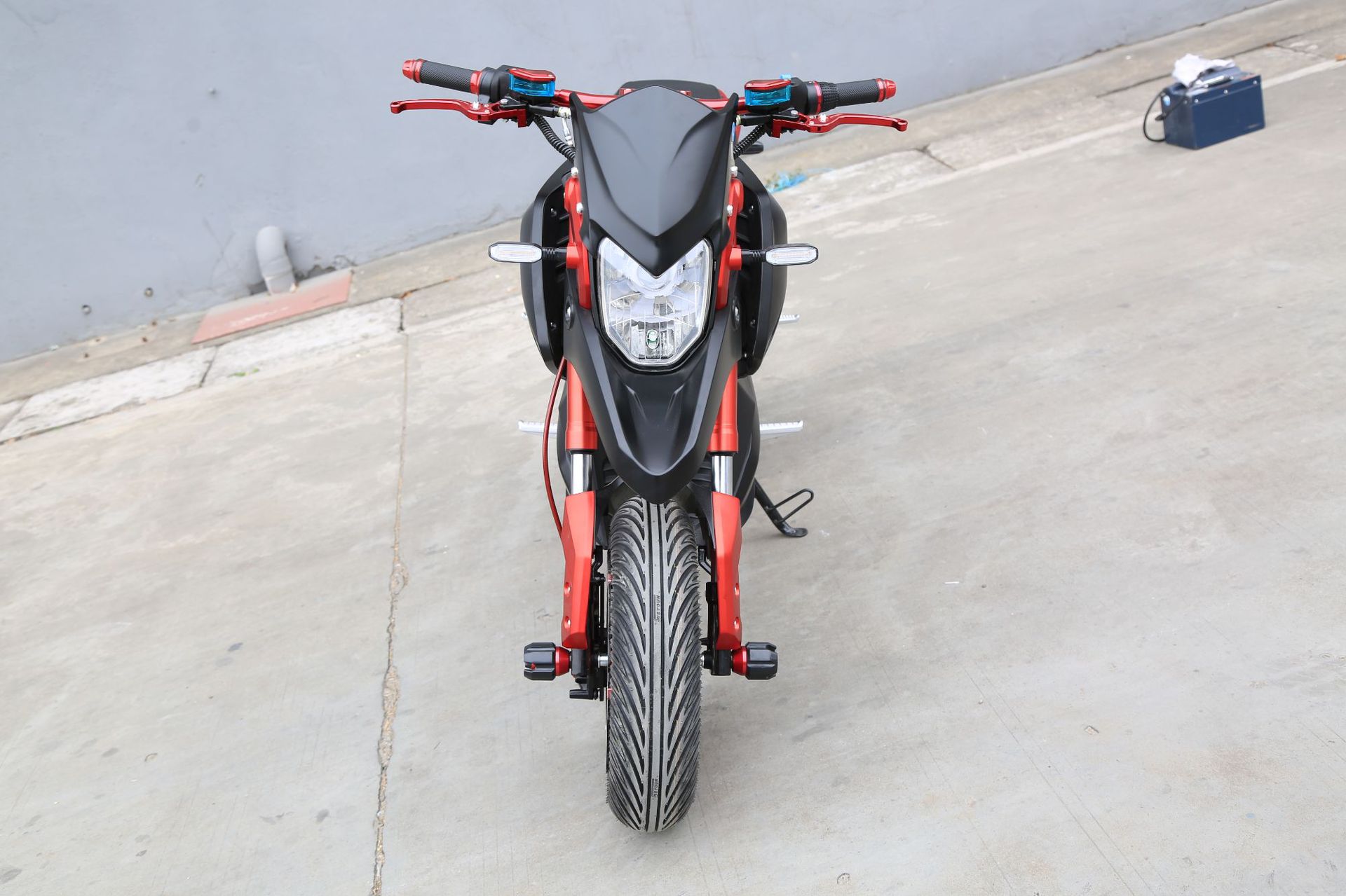 厂家直供出口酷车电动摩托车m5小猴子电摩72v32ah电动跑车