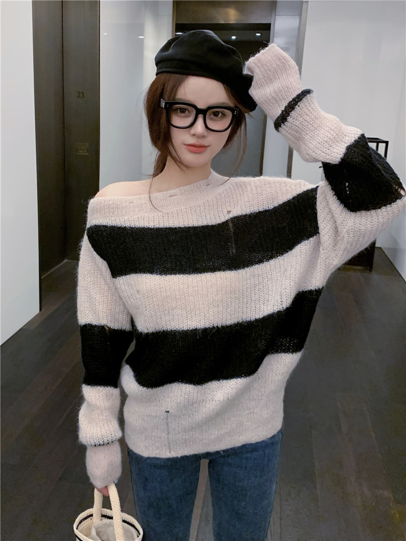 早秋套头宽松黑白条纹毛衣女马海毛露肩上衣