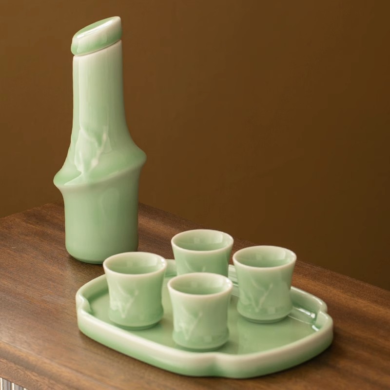 青瓷家用二两半分酒器套装日式清酒壶白酒黄酒小酒杯陶瓷酒盅带盘