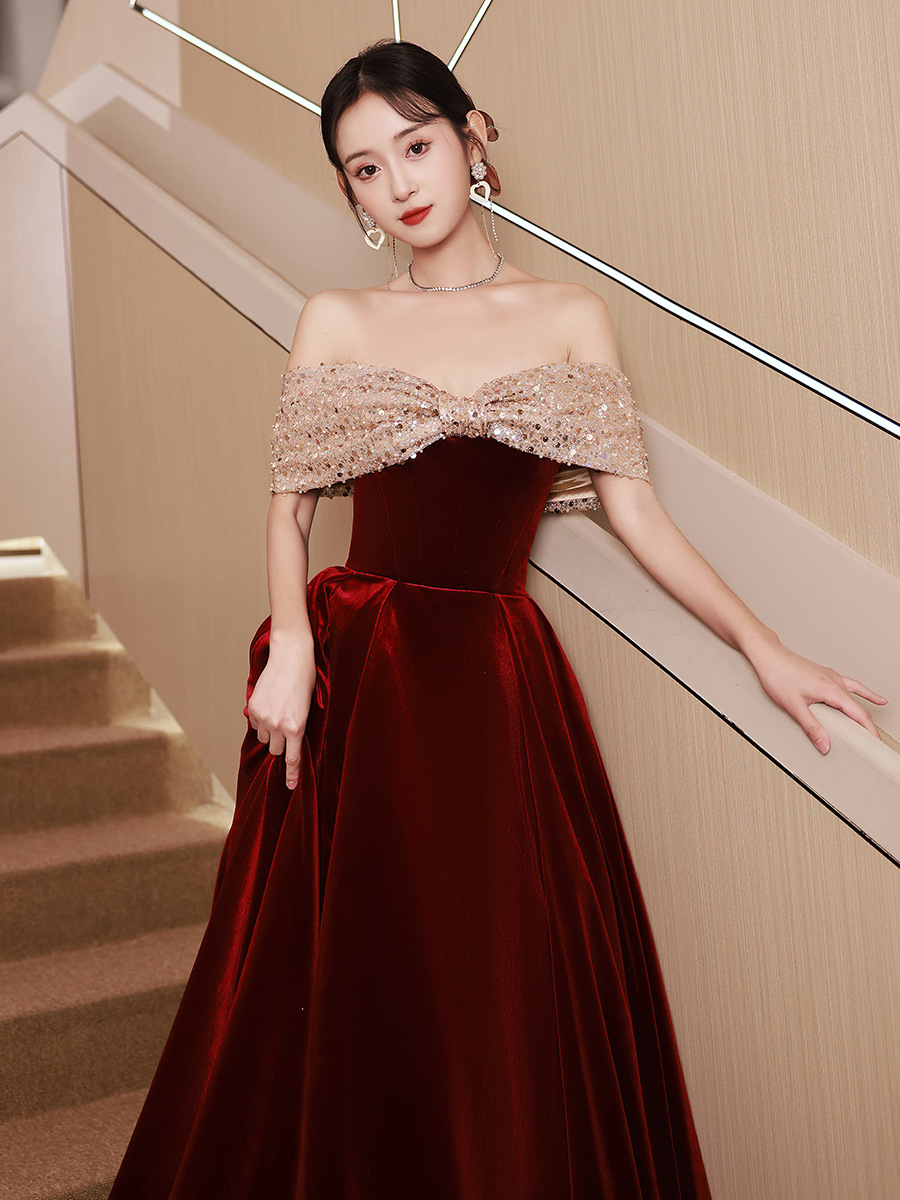 敬酒服新娘2024新款夏季酒红色一字肩时尚订婚礼服女宴会气质礼服