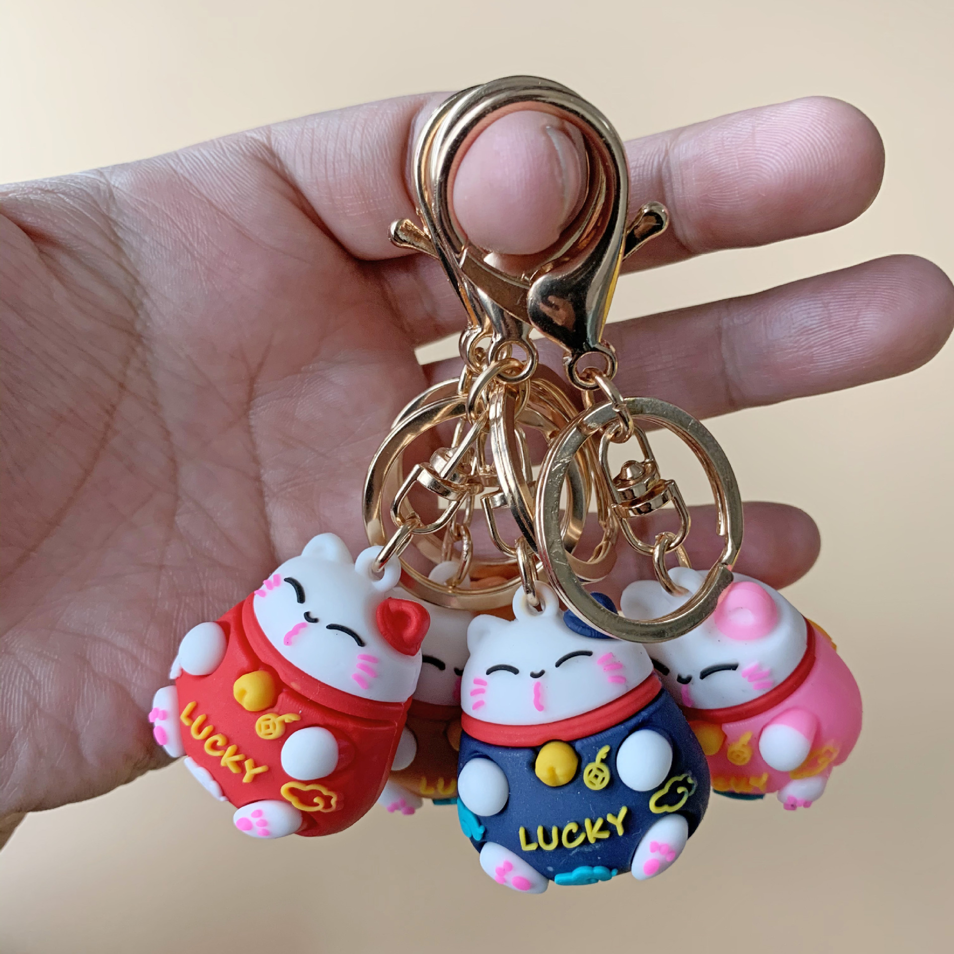 滴塑招财猫钥匙扣滴胶挂件可爱猫咪卡通公仔饰品十元店小礼品货源