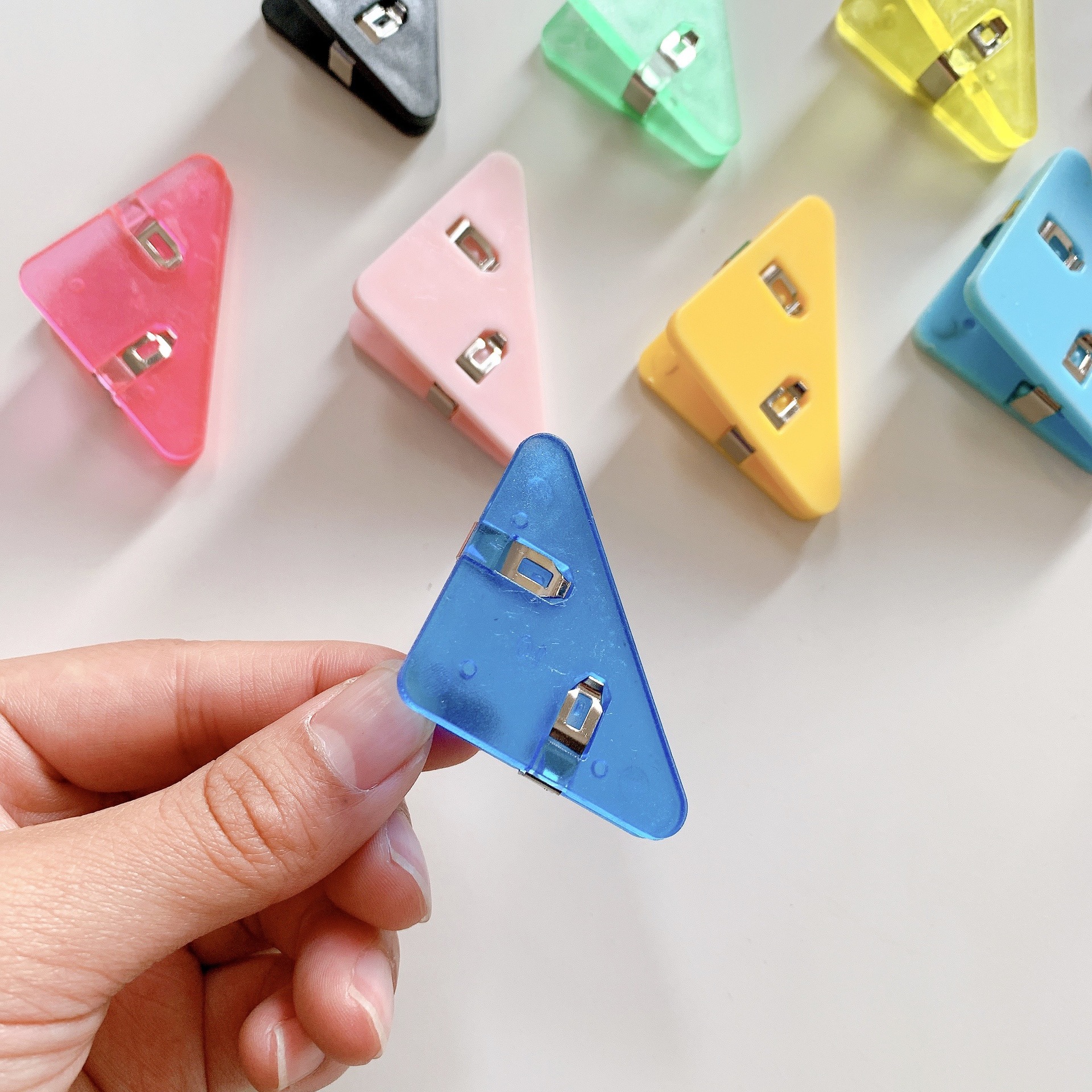 可爱简约风三角夹子文件夹学生书本资料试卷边角夹办公文具票据夹