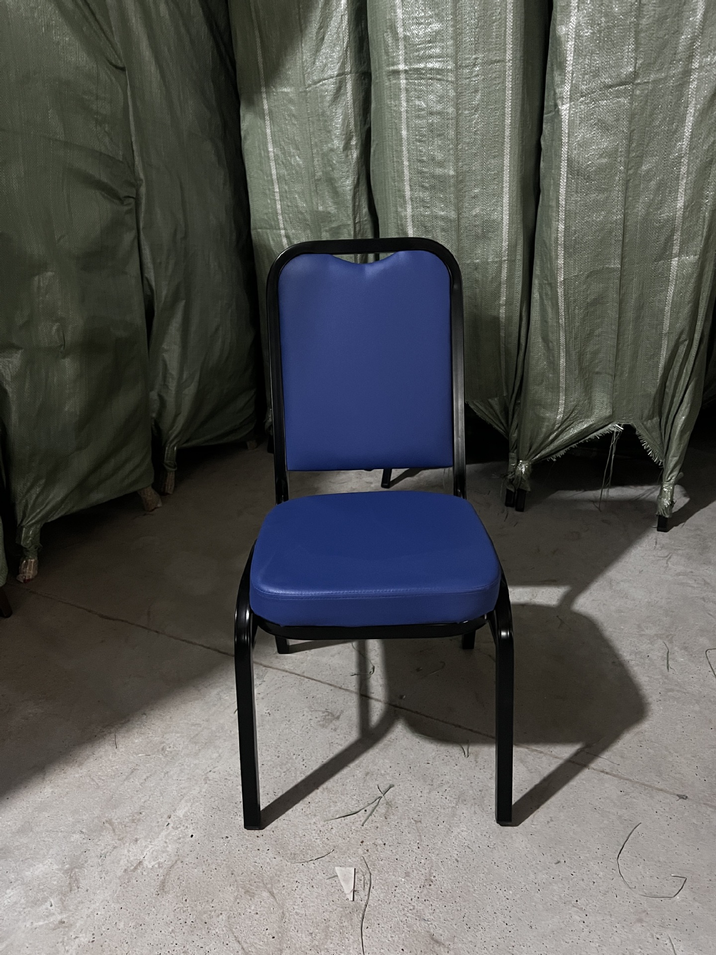 厂家批发婚庆酒店会议贵宾宴会椅铁管铝合金将军椅饭店餐桌椅