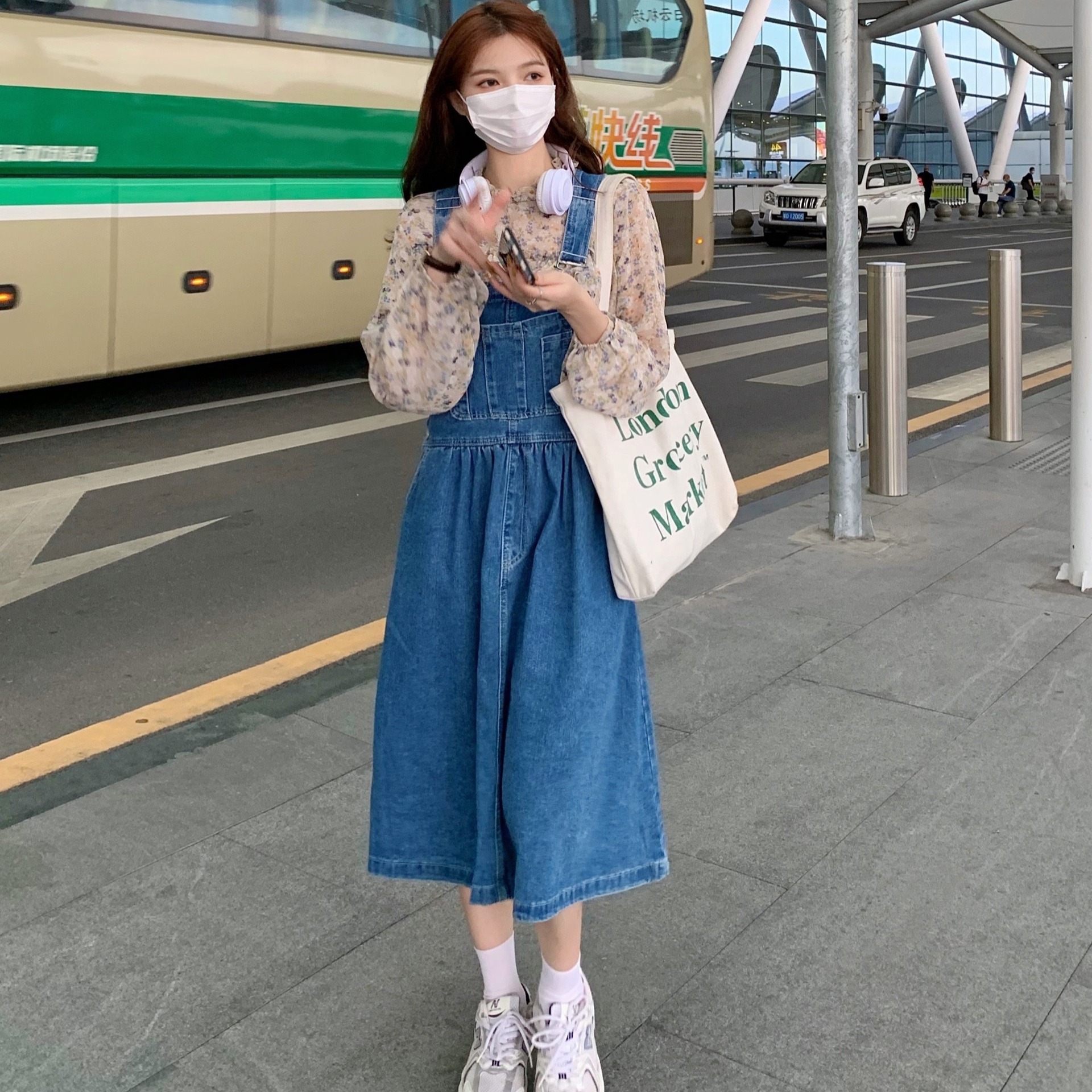 洋气减龄背带裙秋装2021年新款连衣裙女可盐可甜裙子a字牛仔裙ins