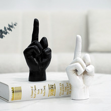 美式创意竖中指手指雕塑家居卧室个性桌面跨境新品树脂工艺品摆件