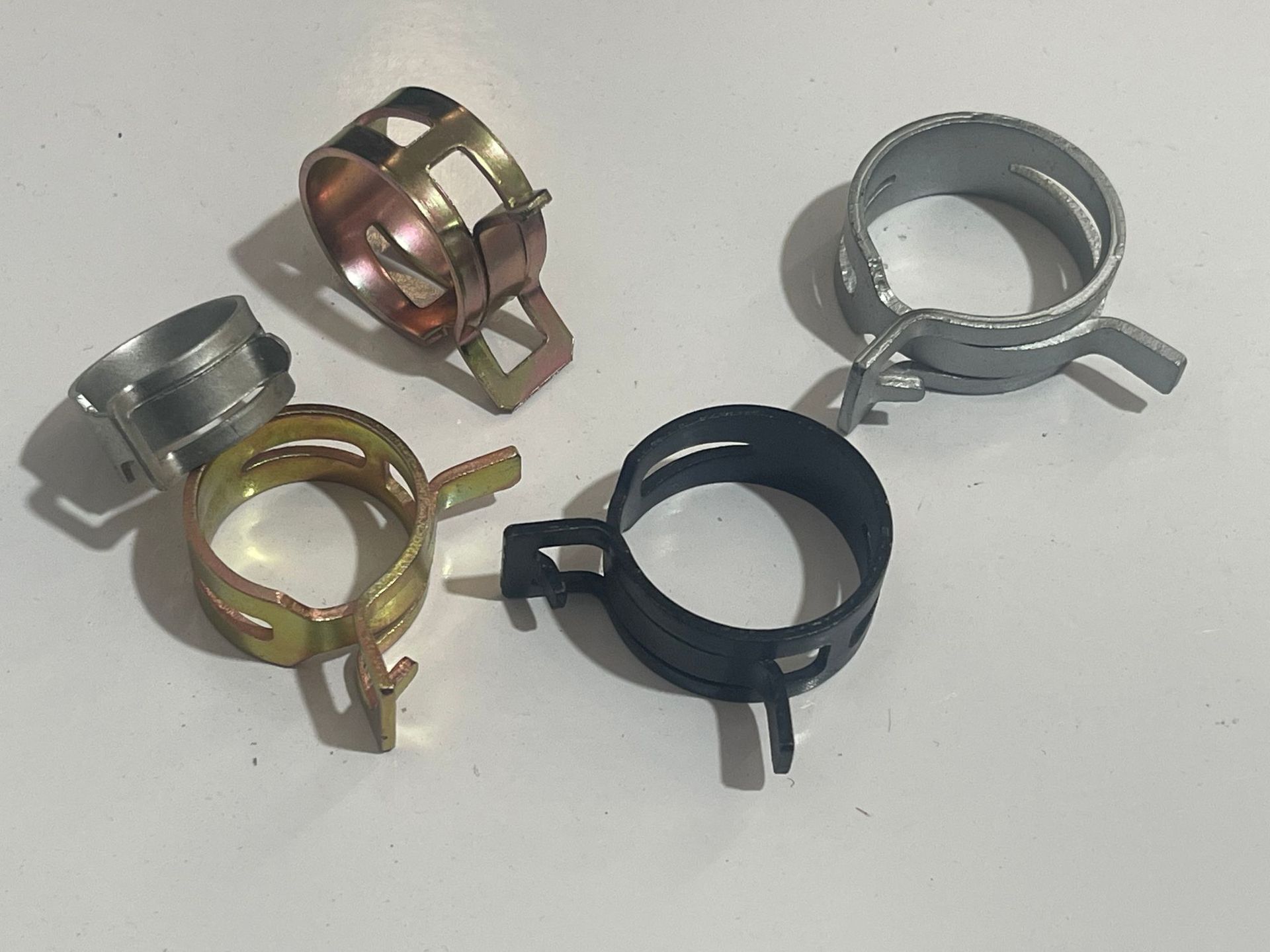 厂家批发65锰钢带式弹性卡箍达克罗黑色油管夹q673汽车管箍