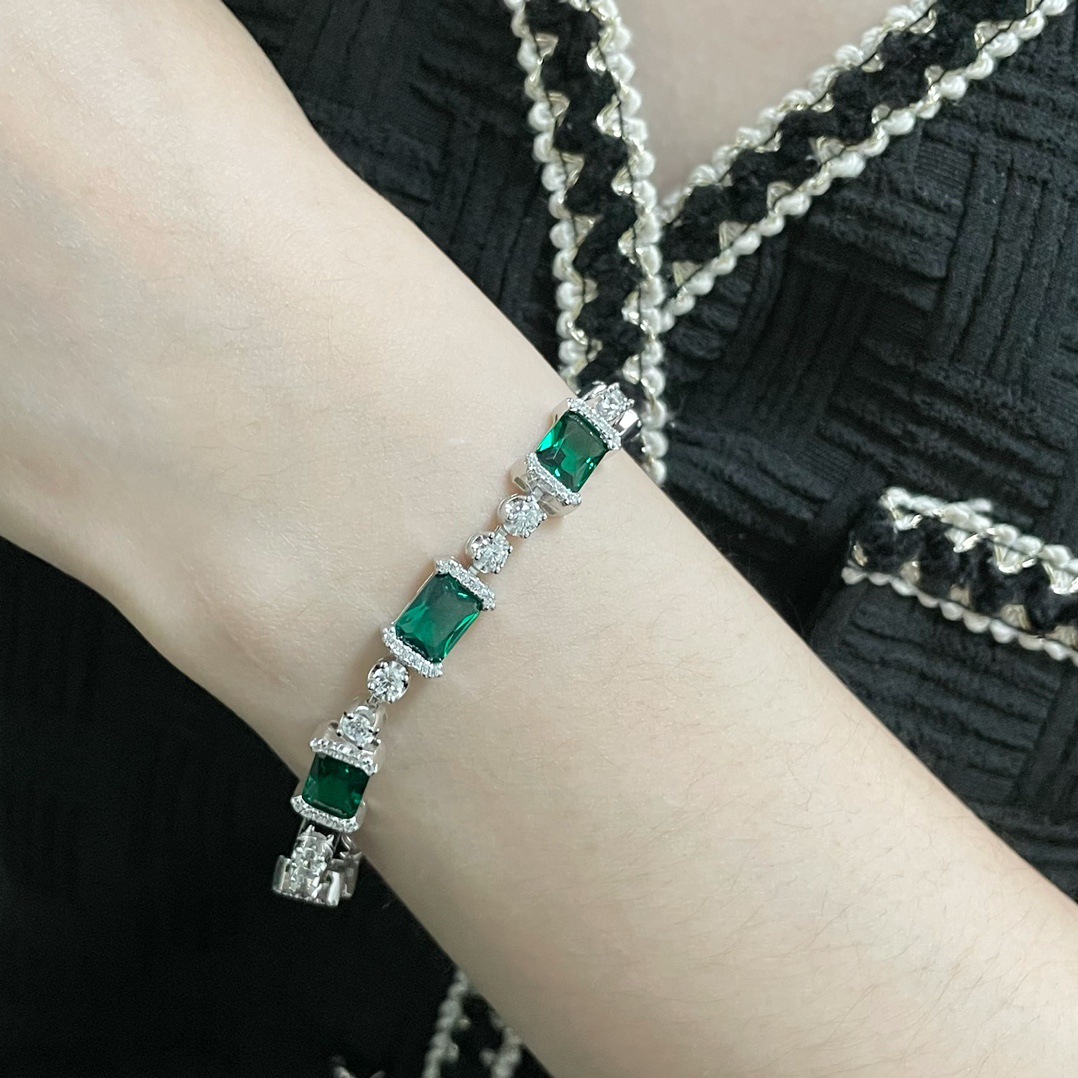 s925纯银间隔祖母绿手链 仿真石镀18k金重工打造手链高级饰品工厂