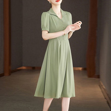 绿色气质高级感连衣裙夏季2023年新款女装收腰显瘦小个子纯色裙子
