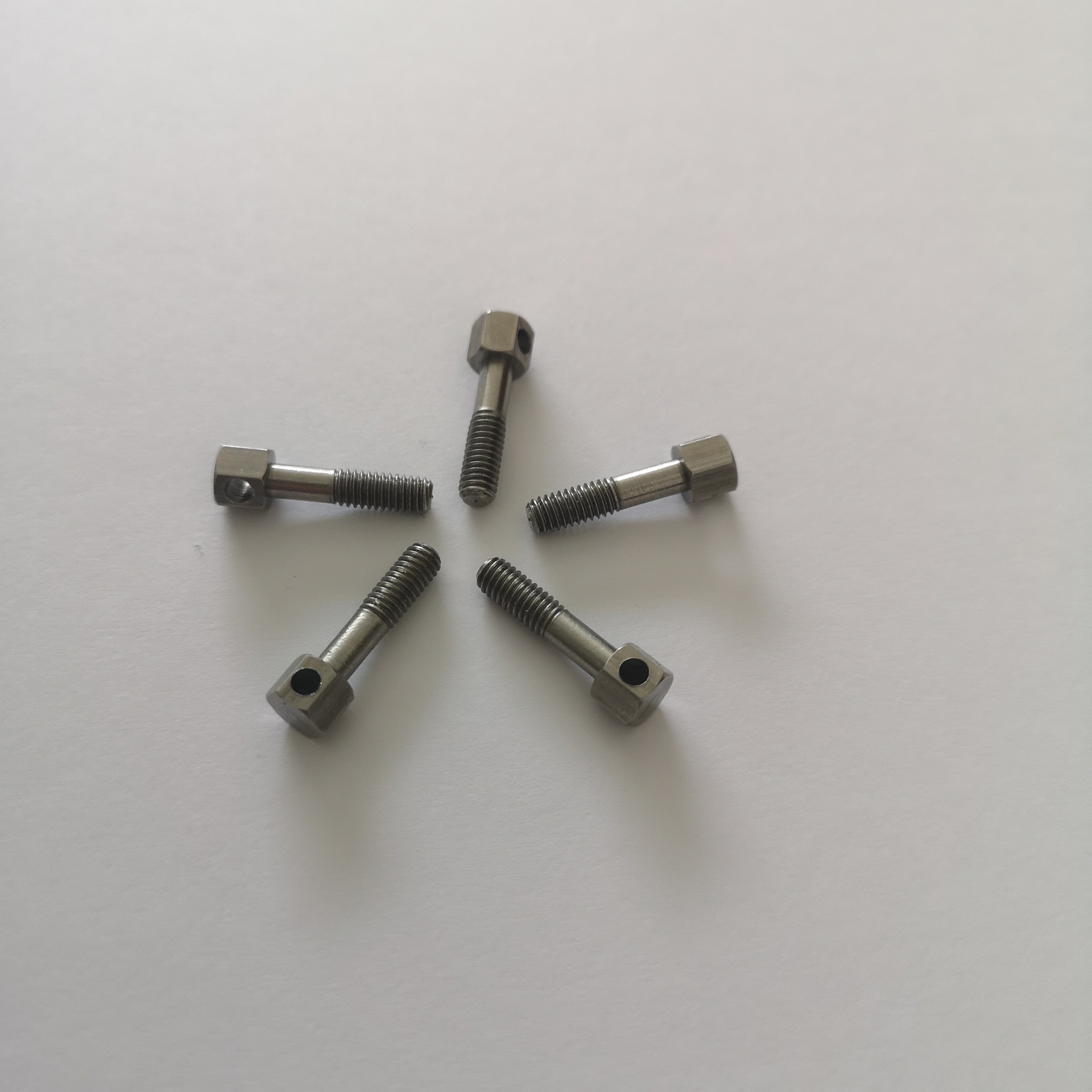 供应六角带孔半牙螺丝 异形开关铅封螺丝 不锈钢电表螺丝定制