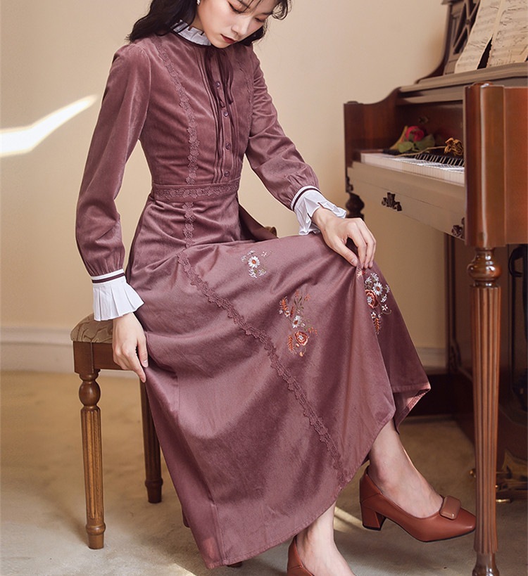 欧式宫廷收腰连衣裙御姐范灯芯绒绣花复古长裙优雅气质打底裙春秋