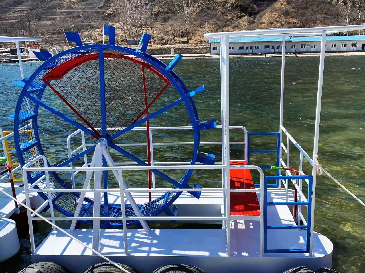 水上新款脚踏船水上漫步器互动式亲子脚踏水车船脚踩风车水船