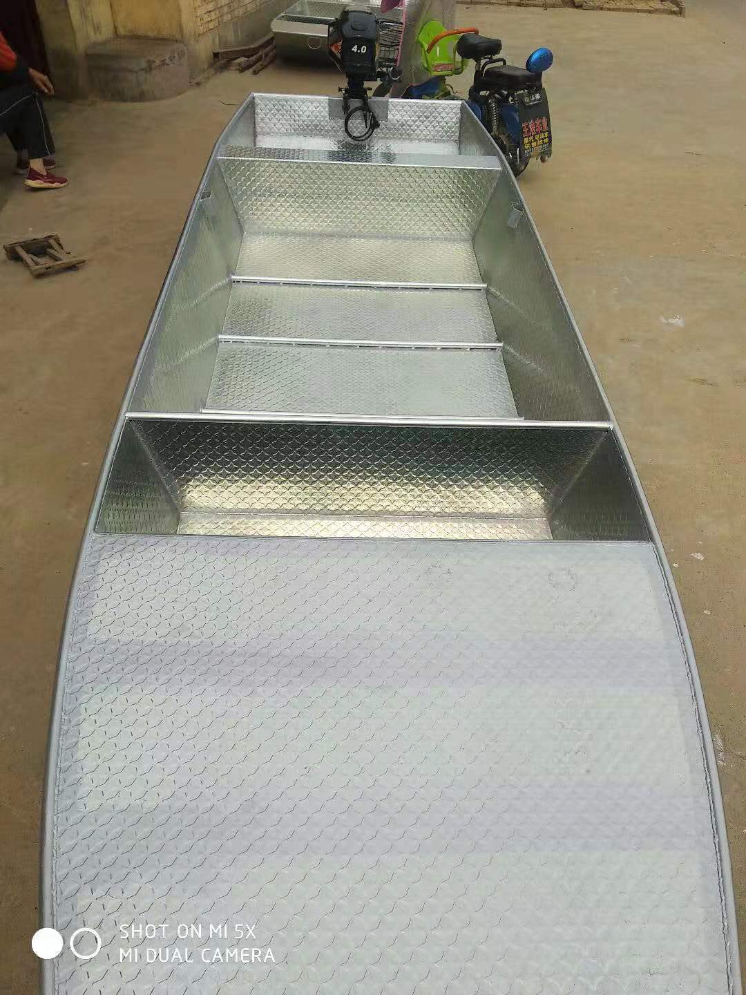 小船加厚镀锌铁皮钓鱼船渔船养殖打鱼铁船撒网游艇可配推进器