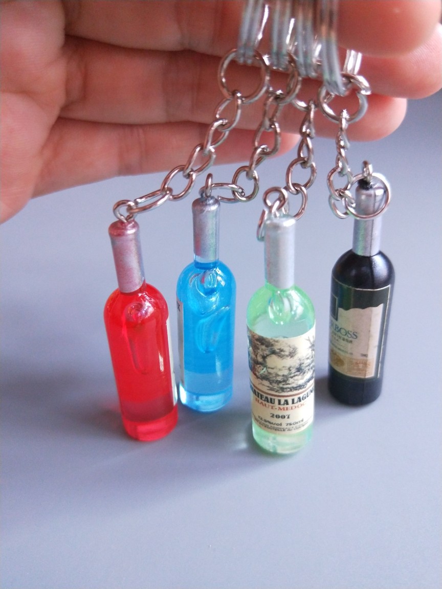 酒瓶钥匙扣挂件 仿真红酒钥匙链 小礼品热销diy 两元店跨境货源