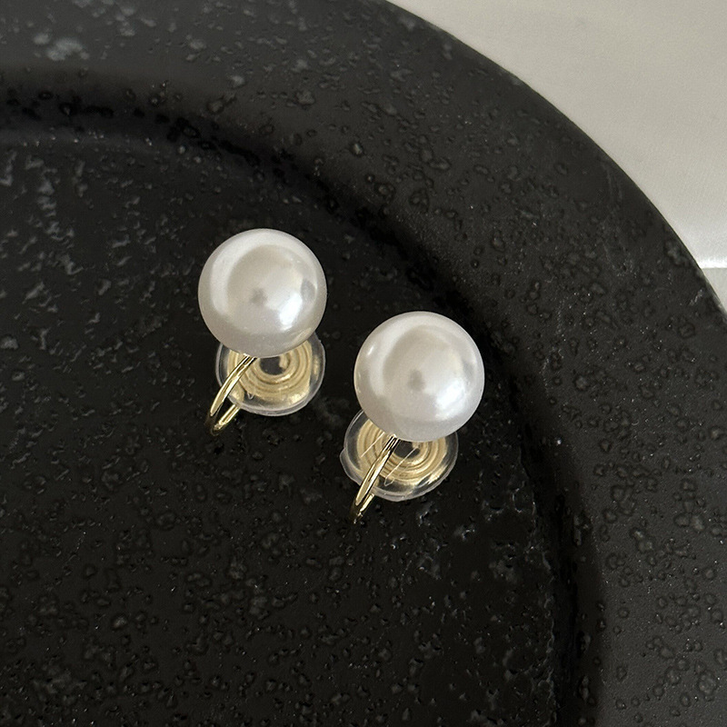 Butterfly Pearl Ear Clip Non-Pierced Mosquito Repellent Incense Plate Korean Style High-Grade Earrings Light Luxury Earrings Retro Hong Kong Style Super Fairy