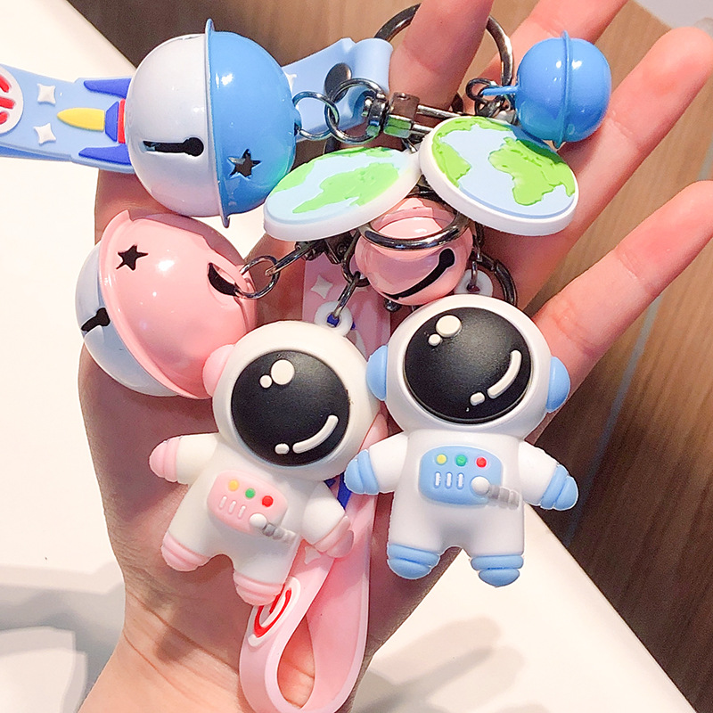 抖音同款星球宇航员钥匙扣可爱太空人情侣链pvc挂件钥匙挂饰批发