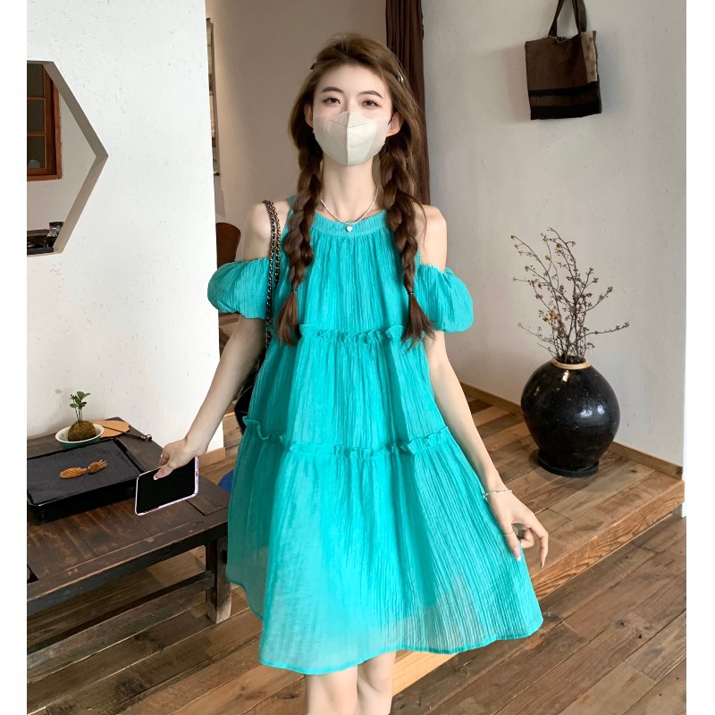 多巴胺湖蓝色露肩吊带连衣裙女春夏宽松海边度假沙滩娃娃裙小个子-阿