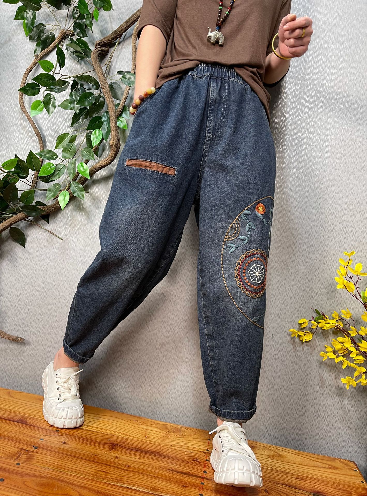 民族风复古刺绣牛仔哈伦裤女2022春季新款水洗做旧宽松显瘦萝卜裤