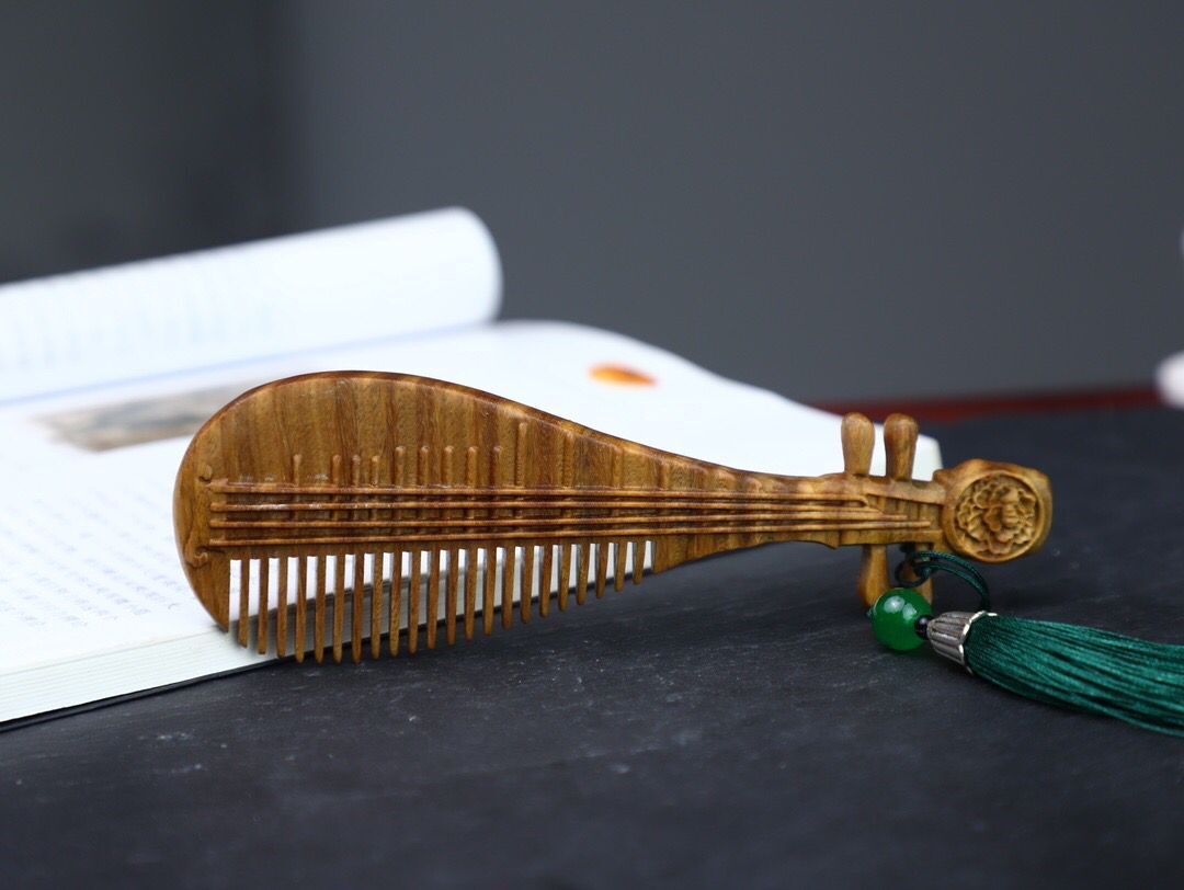 绿檀木雕国风琵琶梳子古风木梳木头梳送女友闺蜜老婆礼品刘海梳留