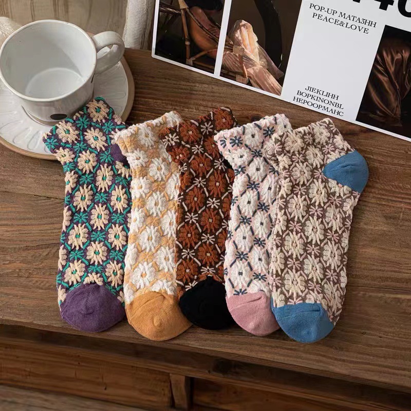 Ankle Socks Women's Socks Spring and Summer Thin Embossed Retro Lace Little Daisy Socks Loose Fitting Casual Foreign Trade Socks for Leather Shoe