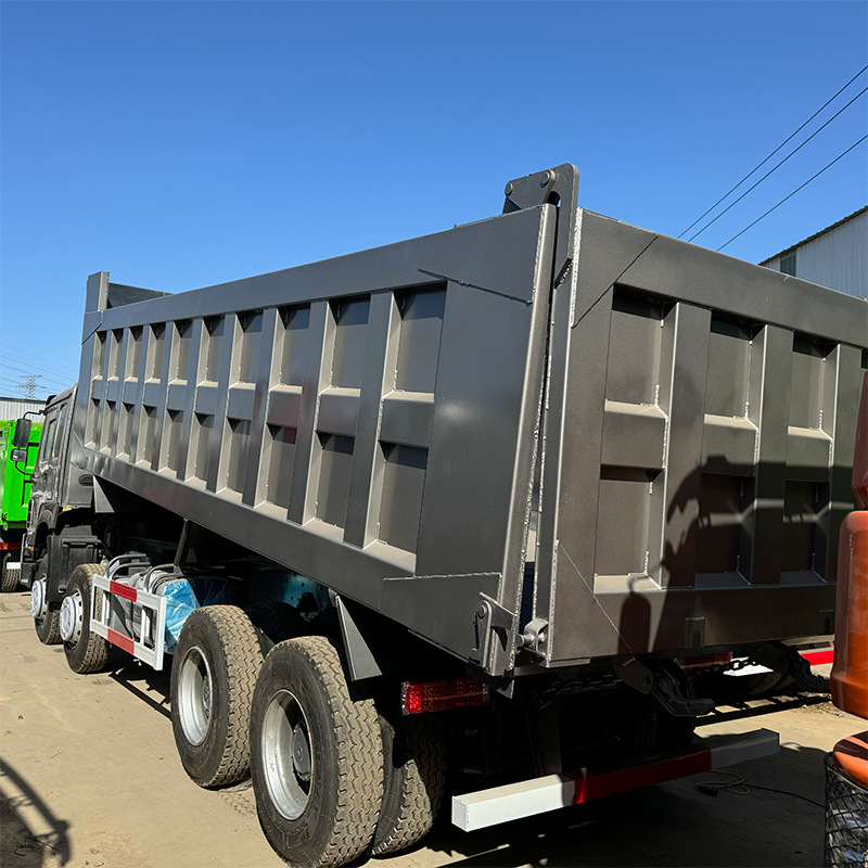 转让二手12轮自卸车卡车 howo 371 375马力矿用土方工程车 国二