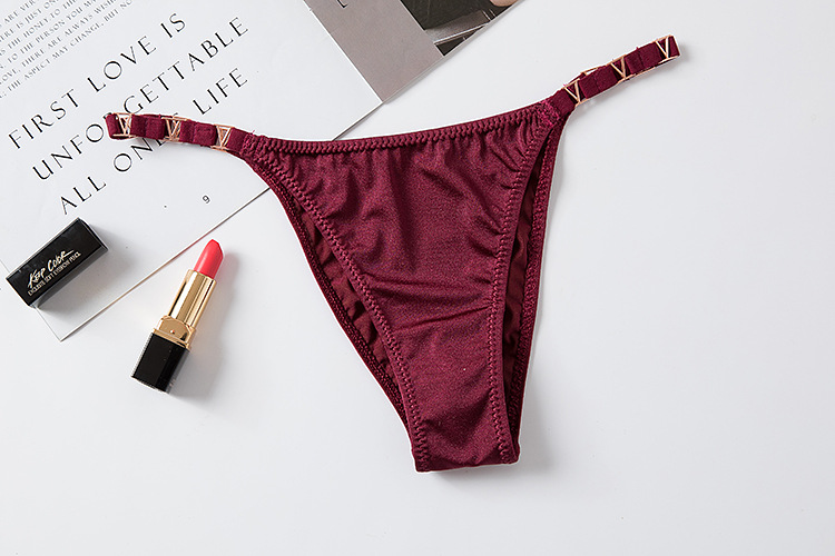 欧美性感v字金属冰丝内裤健身运动提臀低腰高叉丁字裤半包臀女