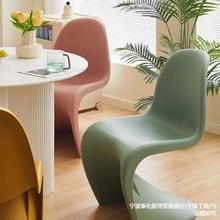 批发设计师网红塑料椅子潘东椅北欧轻奢餐椅简约可叠放家用靠背餐