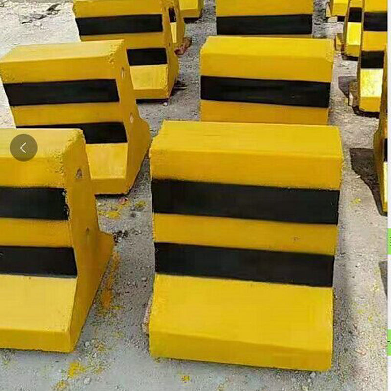 黄黑色防撞水泥墩 道路安全混凝土隔离墩分隔石马水泥隔离墩