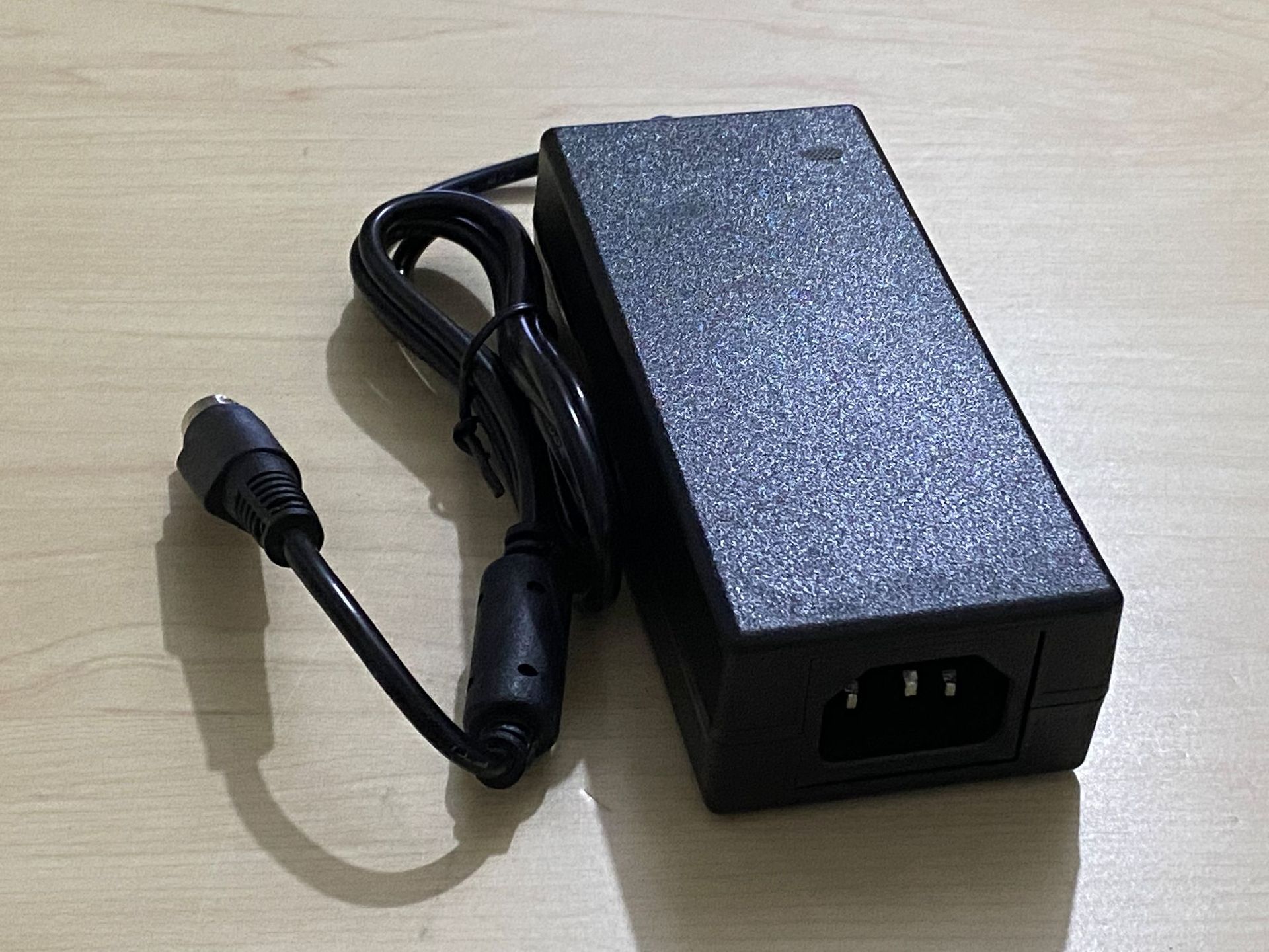 12v电源ac/dc adapter电源适配器hrj-091204直流12v 4a电源适配器