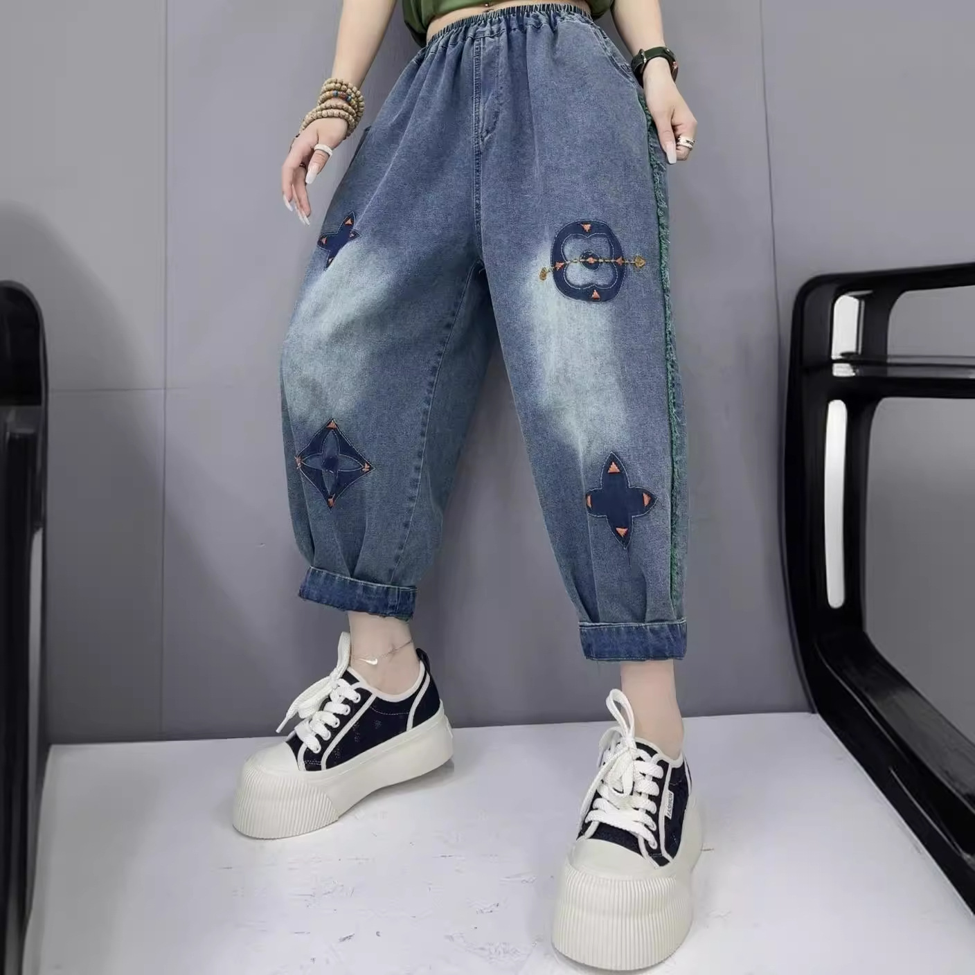 2024年夏季新品复古文艺宽松休闲松紧腰牛仔八分裤哈伦裤女-阿里巴巴
