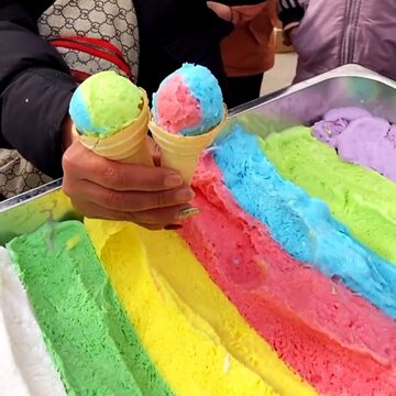 冰淇淋机商用摆摊彩虹色网红七彩冰淇淋炫彩虹冰激凌小推车移动