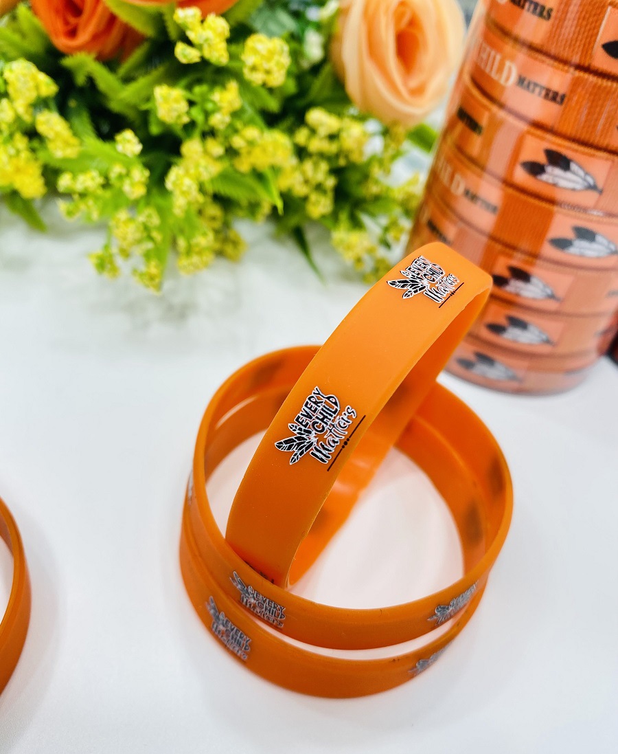 Spot Cross-Border Foreign Trade Ecm Orange Feather Series Silicone Bracelet Every Child Matters Bracelet