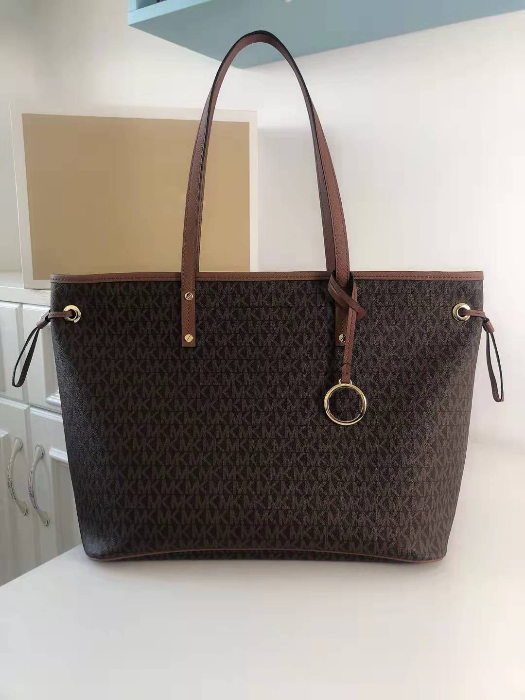 mk新款抽绳托特包单肩手提购物袋真皮十字纹牛皮大包大容量老花包