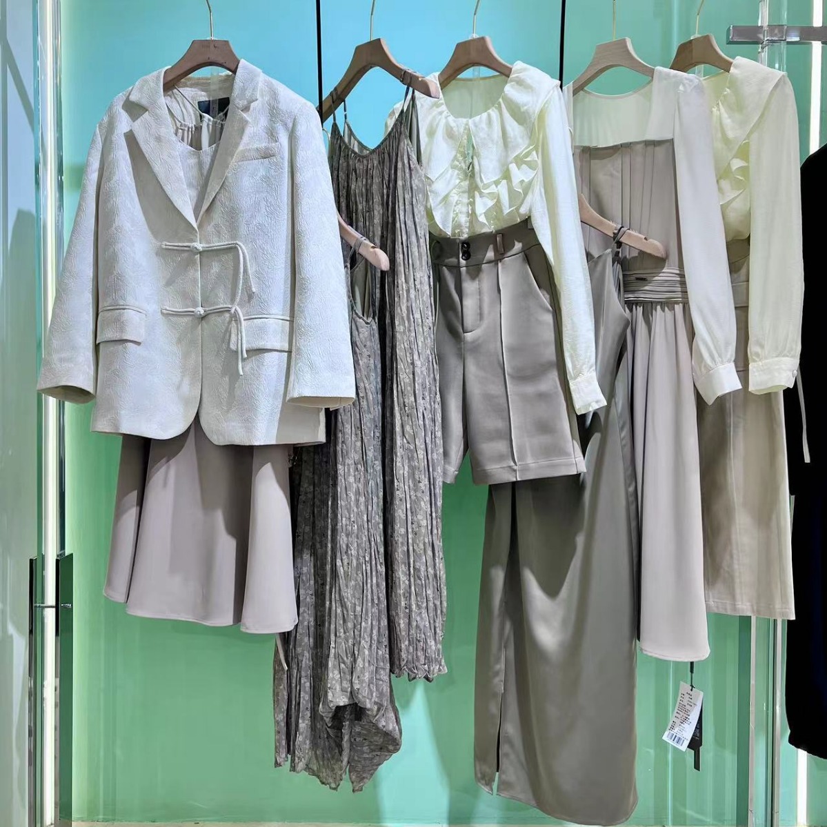 水映春装女装批货连衣裙剪标中高端尾款清货品牌折扣女装衣服货源