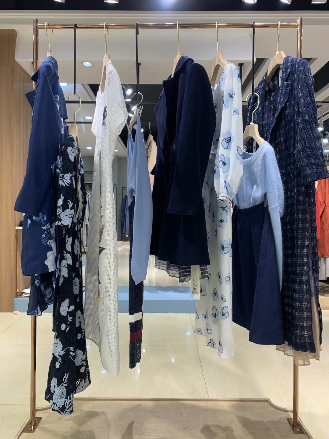 香港知名品牌朗黛国际2022春女装品牌折扣店走份库存尾货批发