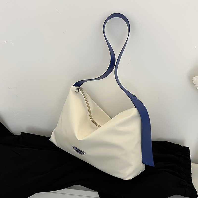 Bag Large Capacity Female 2022 Spring New Fashion Trendy Contrast Color Tote Simple Casual Shoulder Pillow Bag