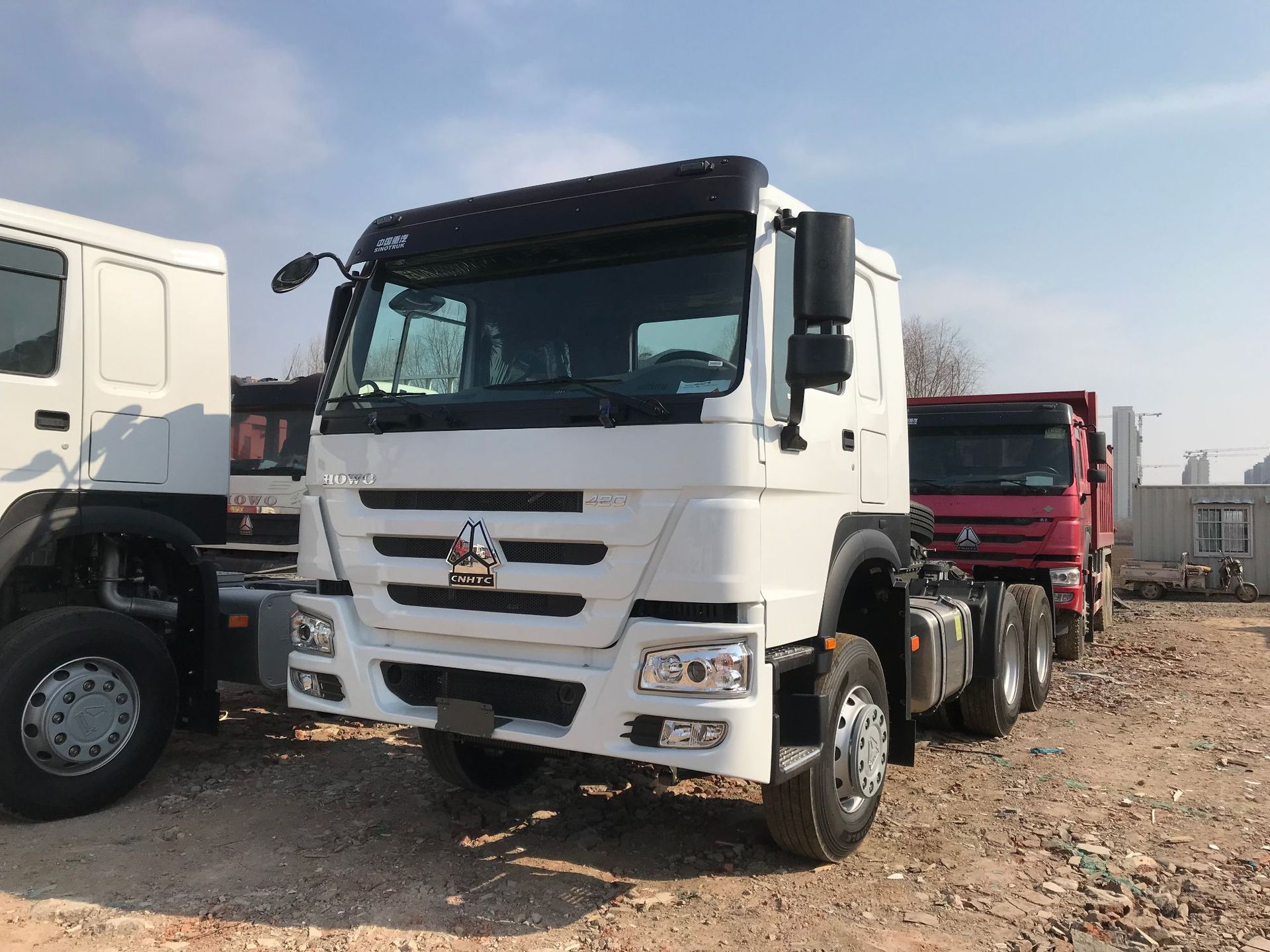 代理出口蒙古版中国重汽豪沃库存拖头牵引车新车18953179828