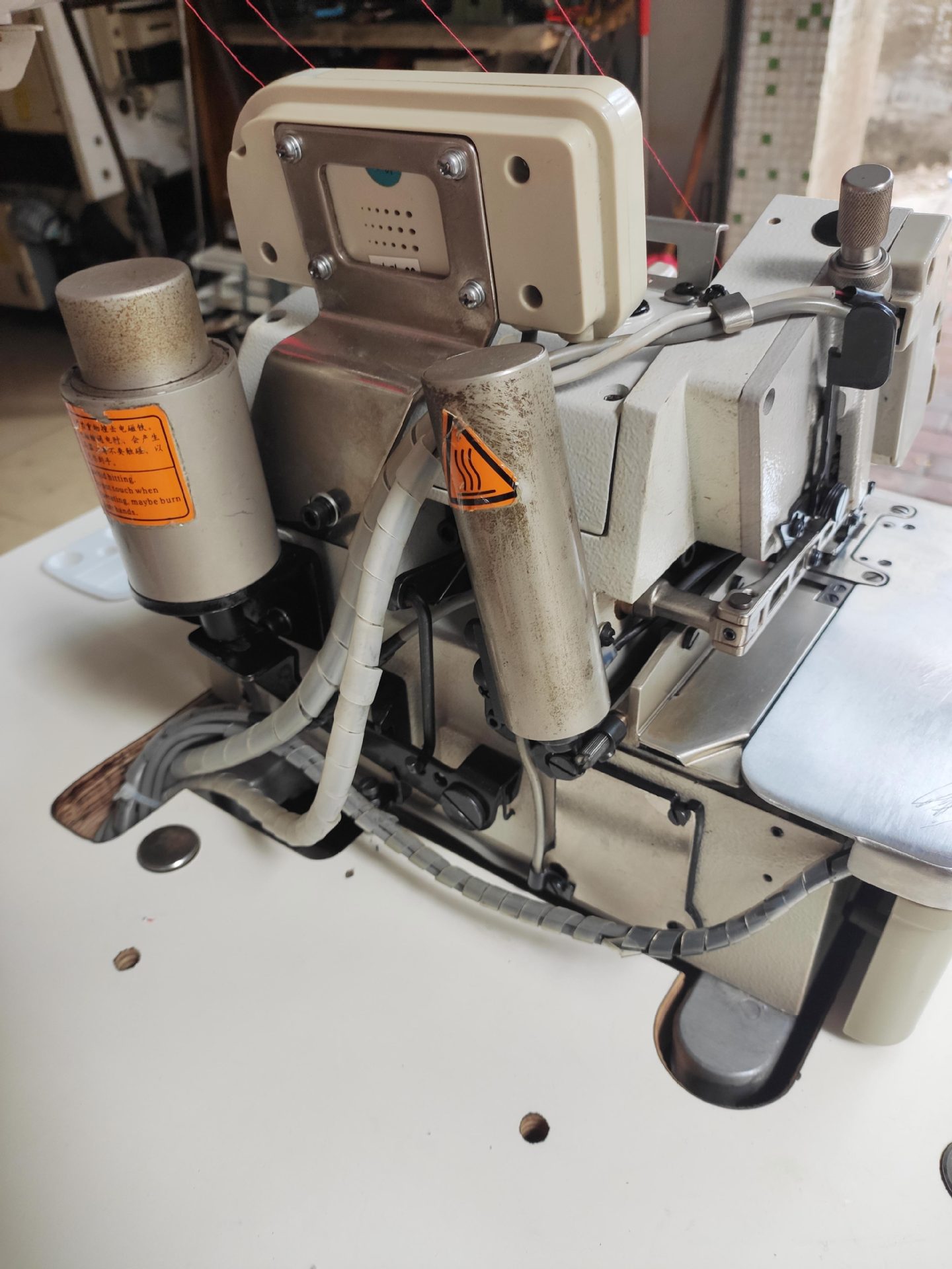 二手电脑锁边机杰克四线五线服装包边八成新工业自动剪线直驱包缝