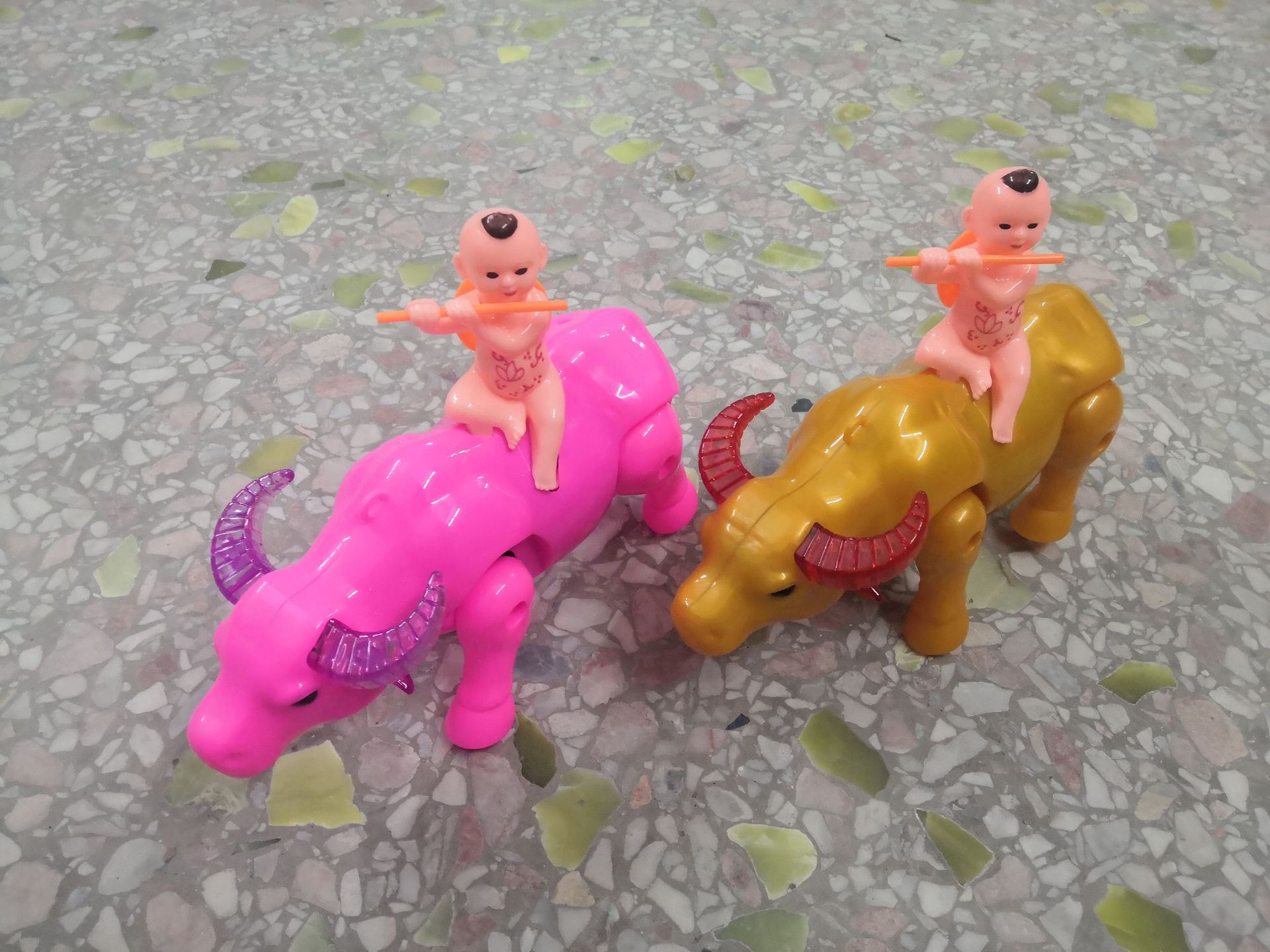 电动牵绳牛电动牛玩具闪光音乐牛批发赶集地摊玩具夜市玩具牛现货