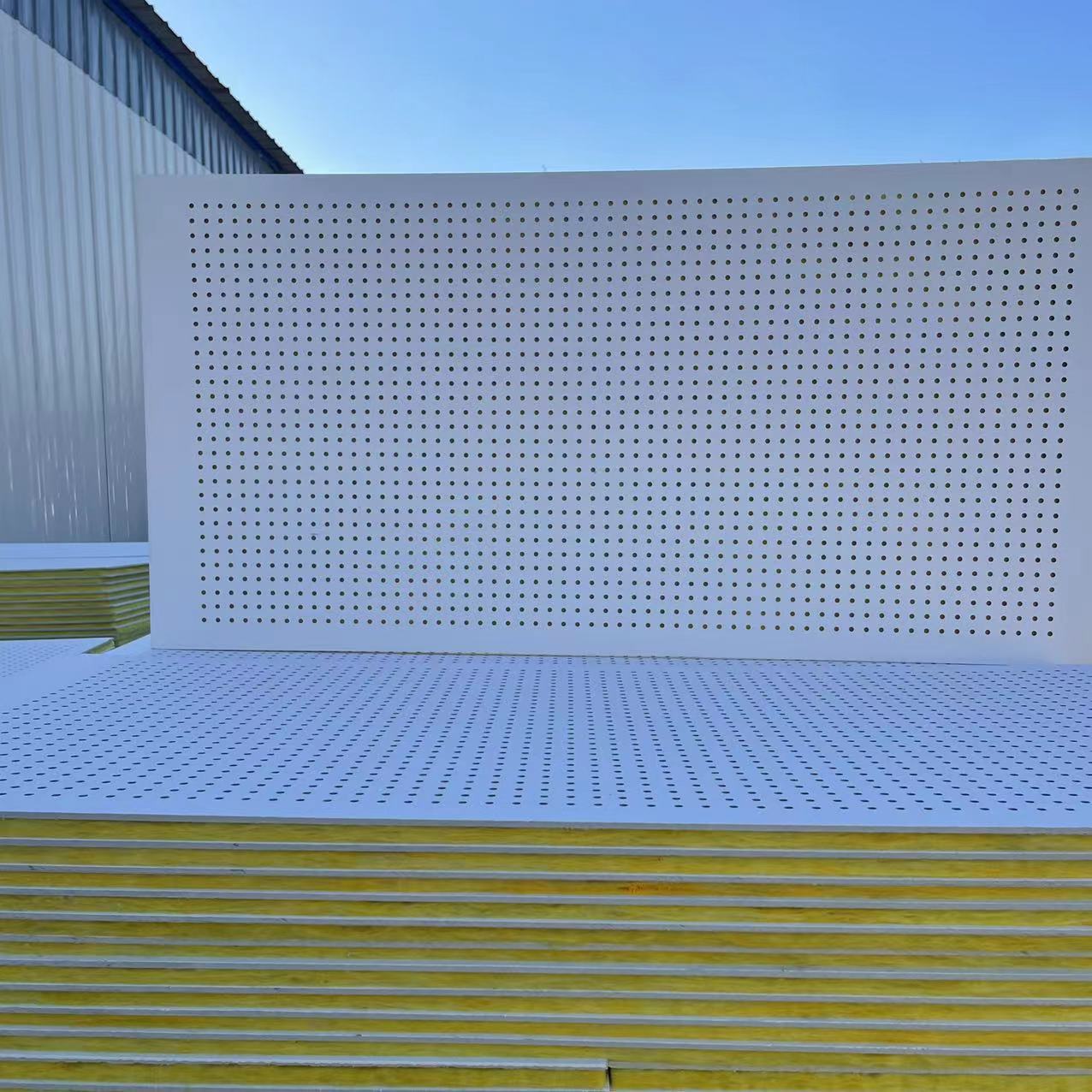 穿孔吸音板复合板硅酸钙微孔吊顶石膏板隔音复合玻璃棉穿孔板