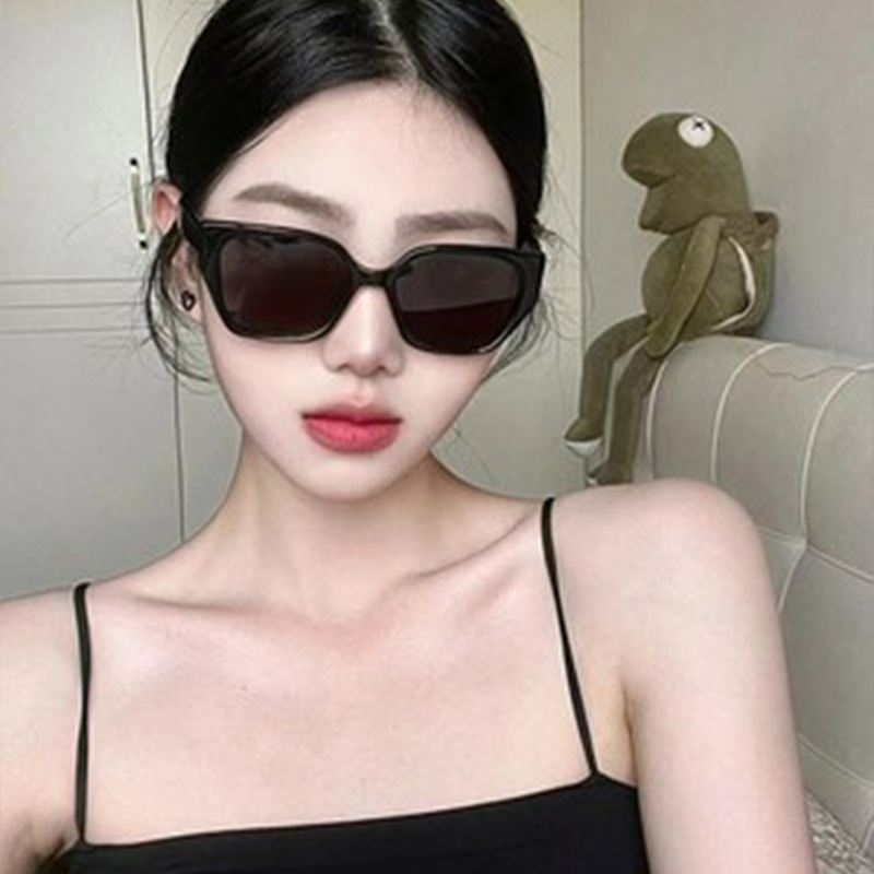 Sunglasses Women's round Face Dalian New UV-Proof High-Grade INS Metal Hinge Plain Face Magic Net Red Sun