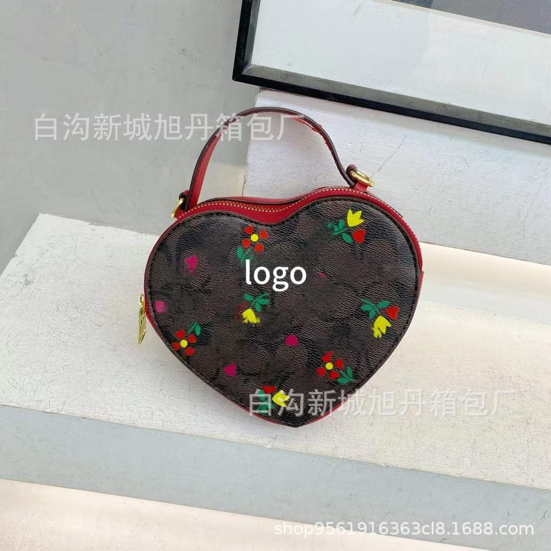 Cross-Border 2023 Autumn New European and American Fashion Classics Logo Heart-Shaped Old Package Floral Handbag Shoulder Bag Trend